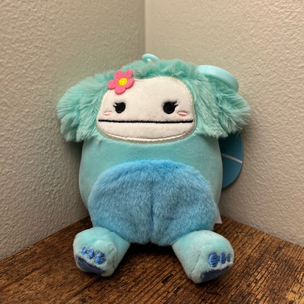 Joelle Squishmallow Clip NWT